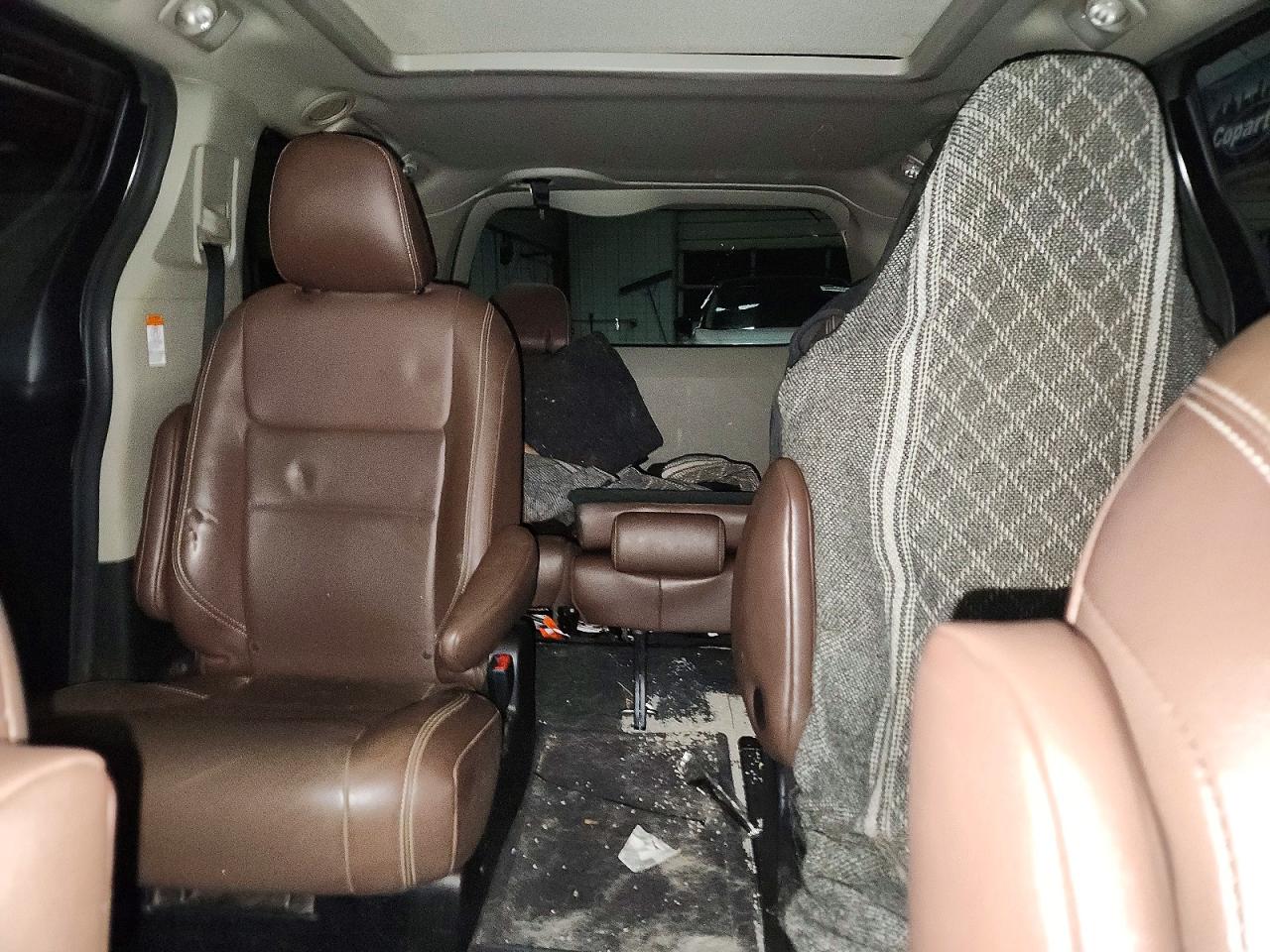 2016 TOYOTA SIENNA XLE photo 10