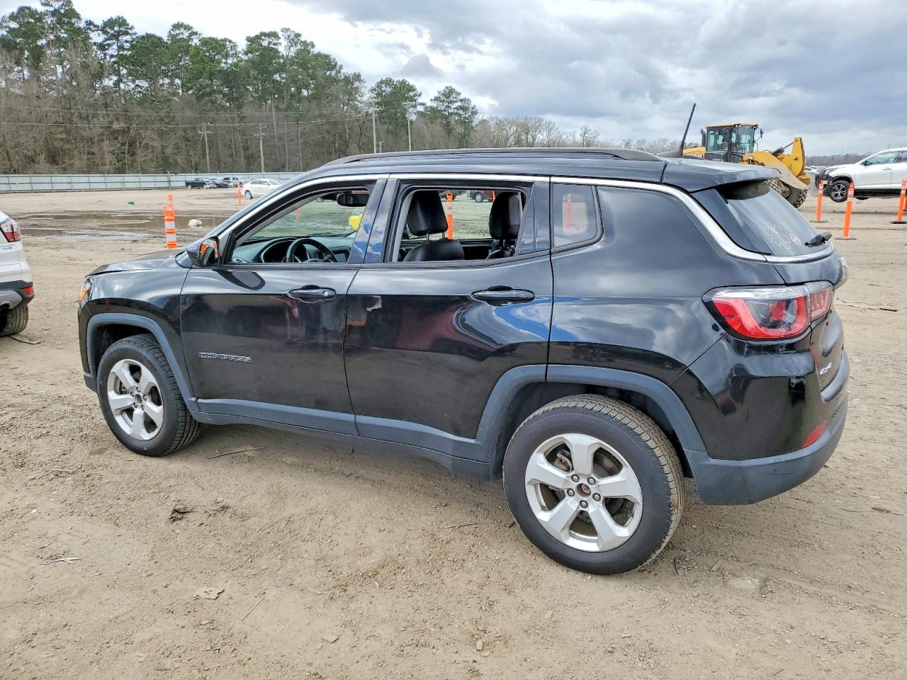 2019 JEEP COMPASS LATITUDE photo 3