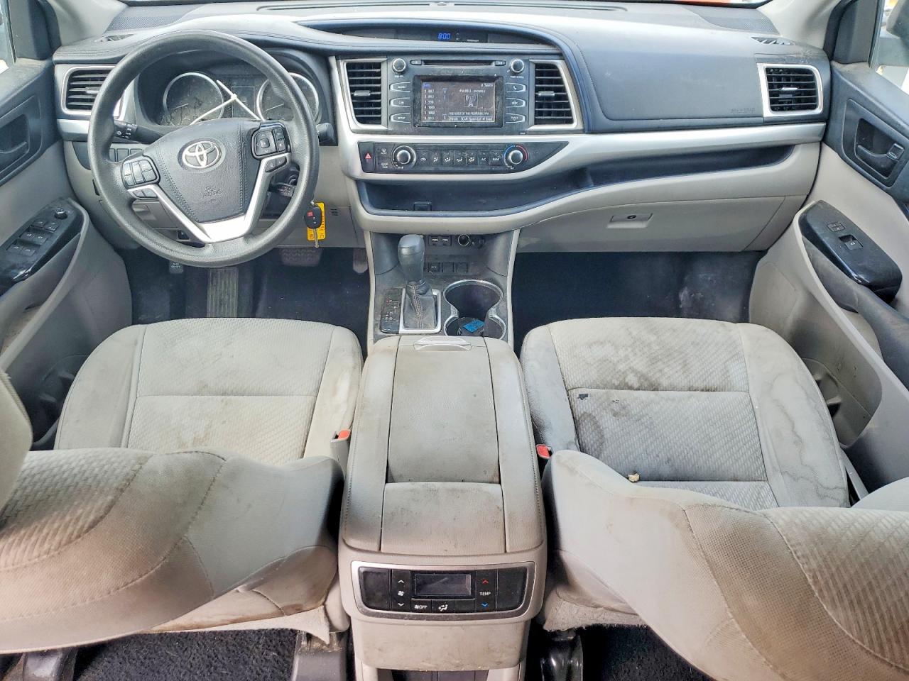 2019 TOYOTA HIGHLANDER LE photo 8
