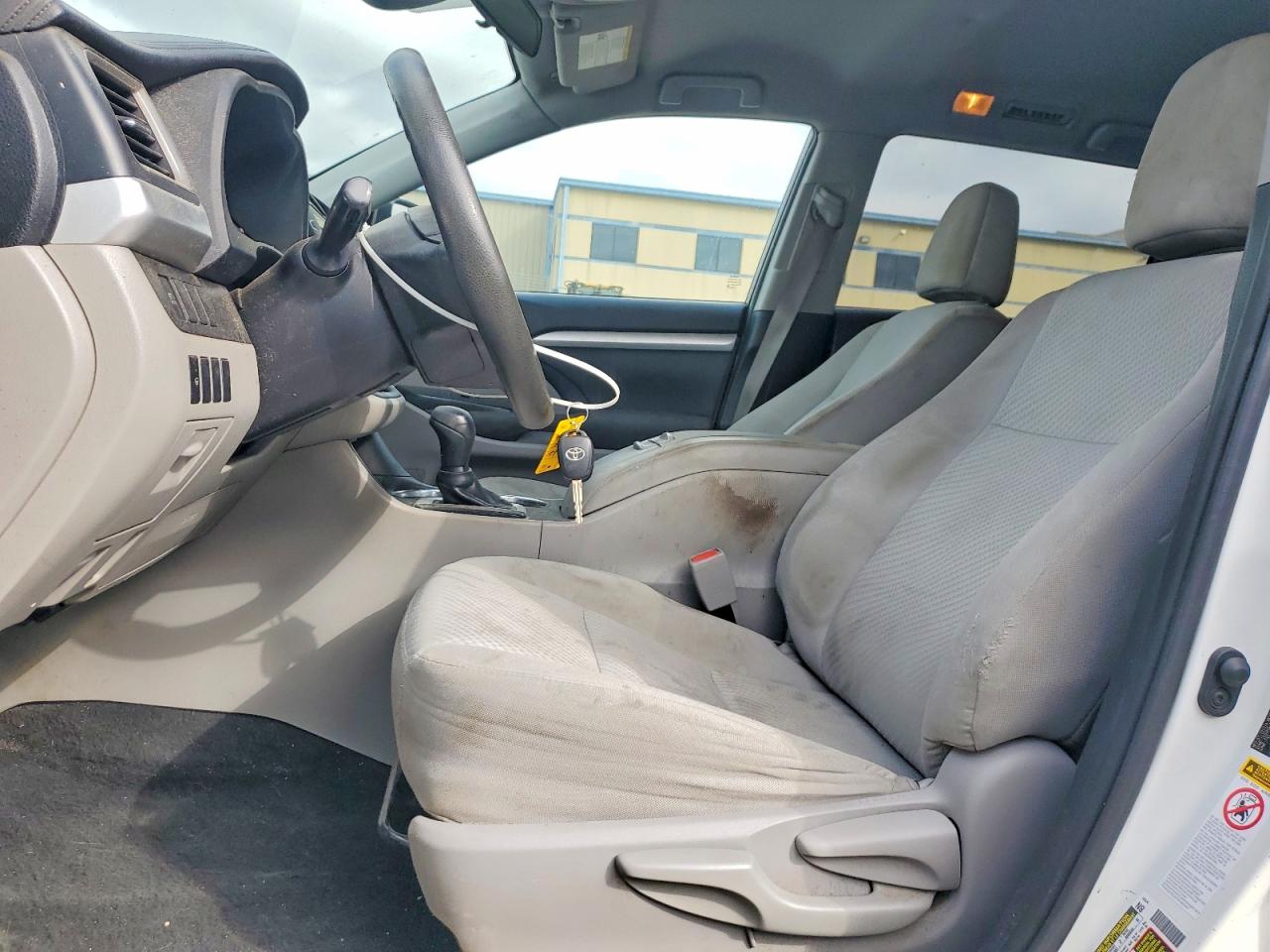 2019 TOYOTA HIGHLANDER LE photo 7
