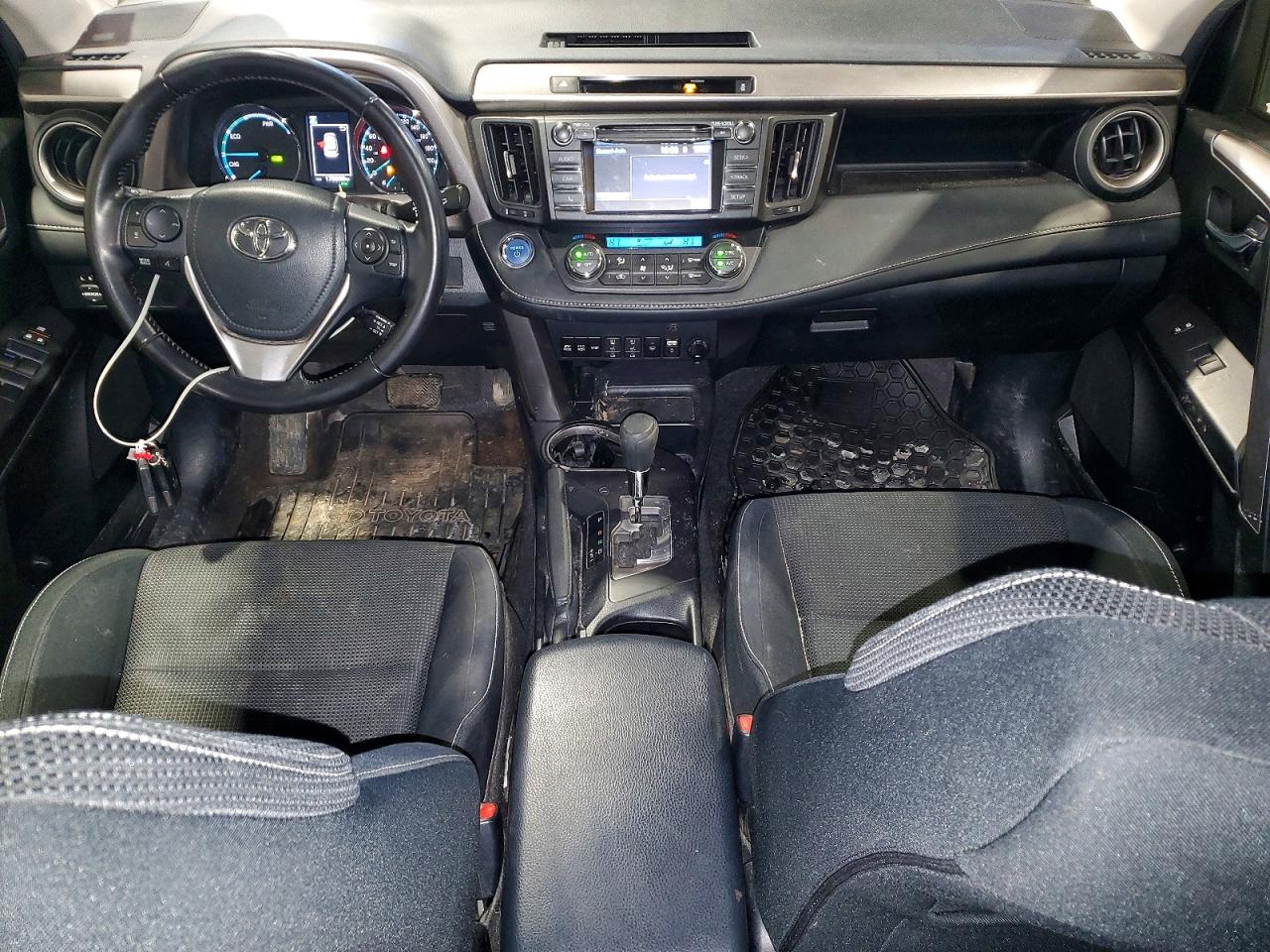 2016 TOYOTA RAV4 HV XLE photo 8