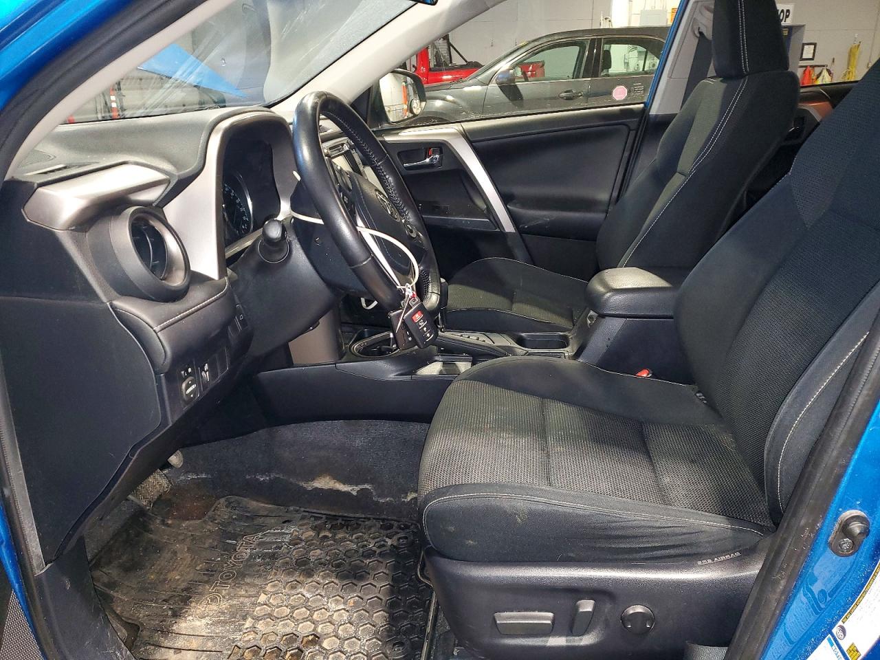 2016 TOYOTA RAV4 HV XLE photo 7