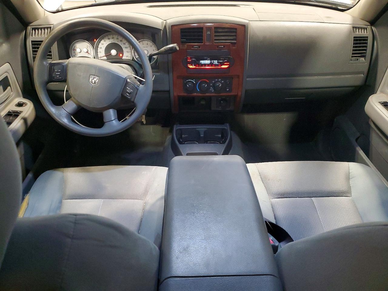 2005 DODGE DAKOTA QUAD SLT photo 8