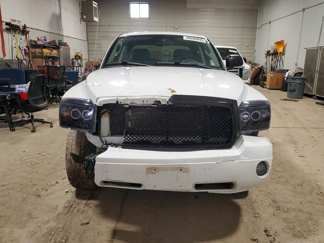 2005 DODGE DAKOTA QUAD SLT photo 5