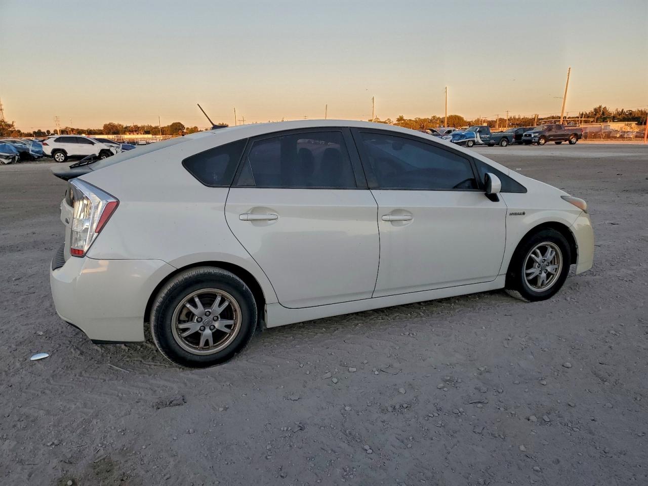 2011 TOYOTA PRIUS photo 3