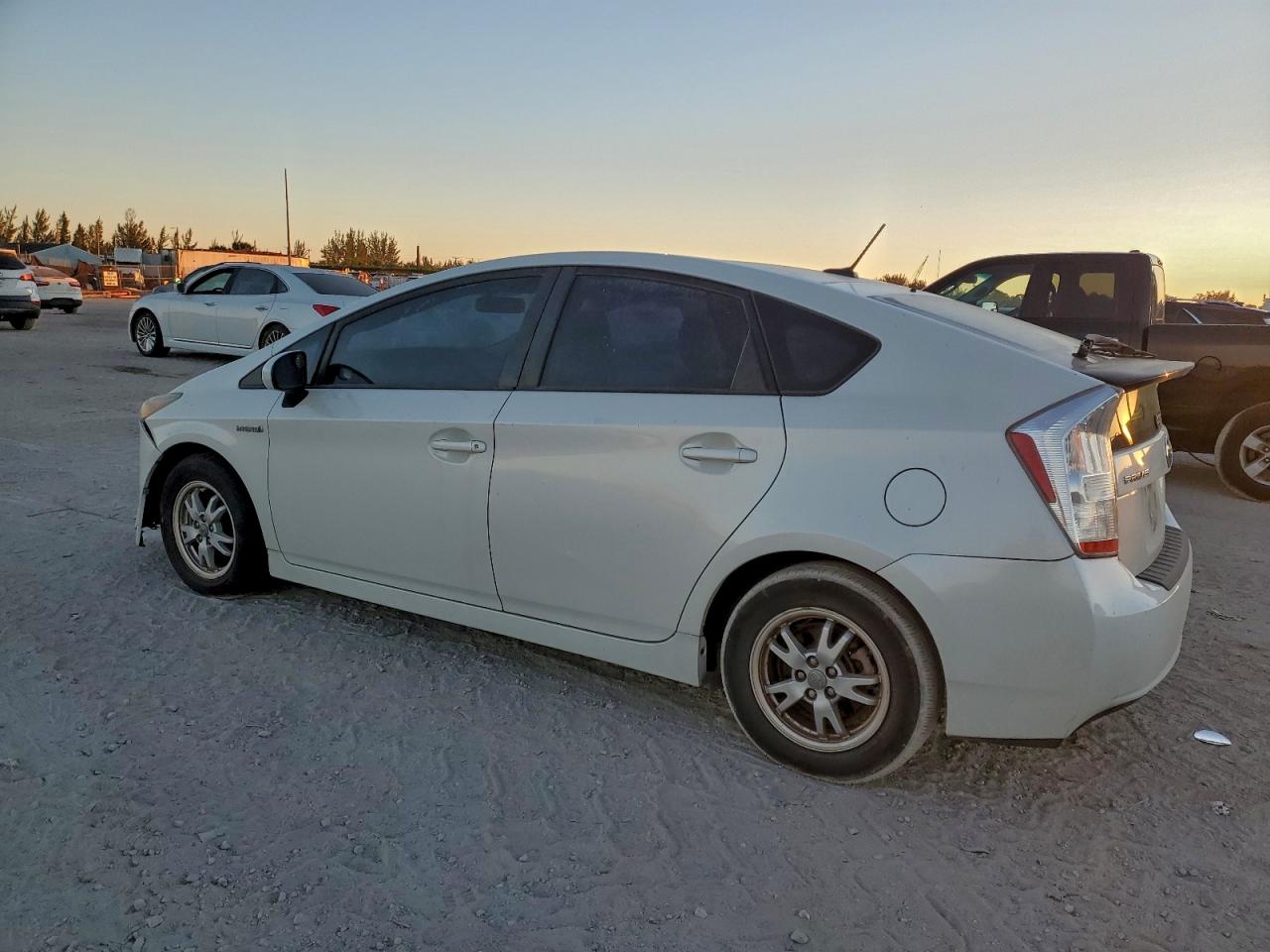 2011 TOYOTA PRIUS photo 2