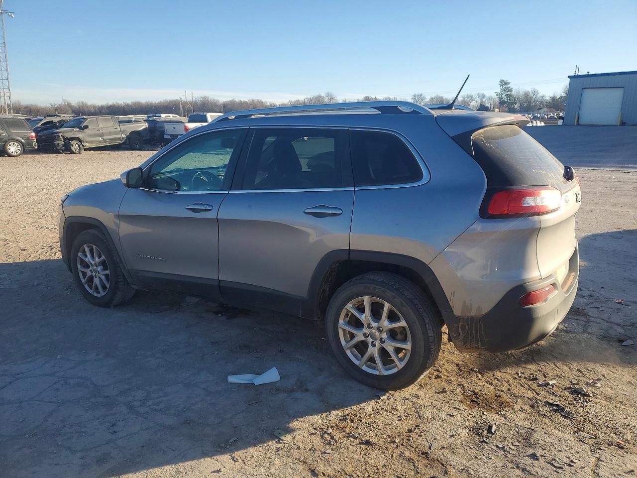 2015 JEEP CHEROKEE LATITUDE photo 2