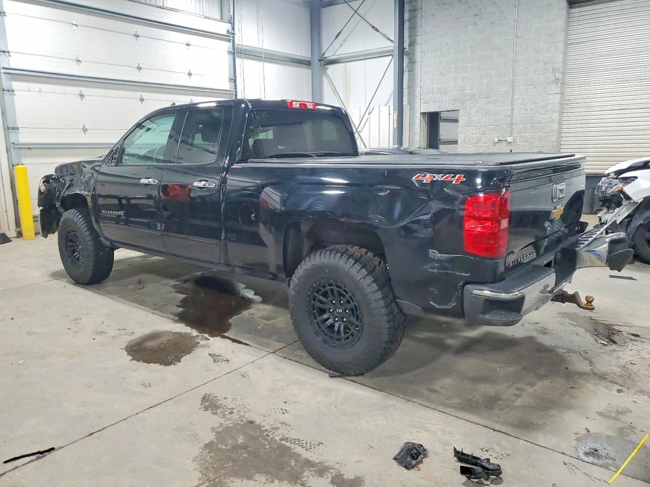 2016 CHEVROLET SILVERADO K1500 LT photo 2