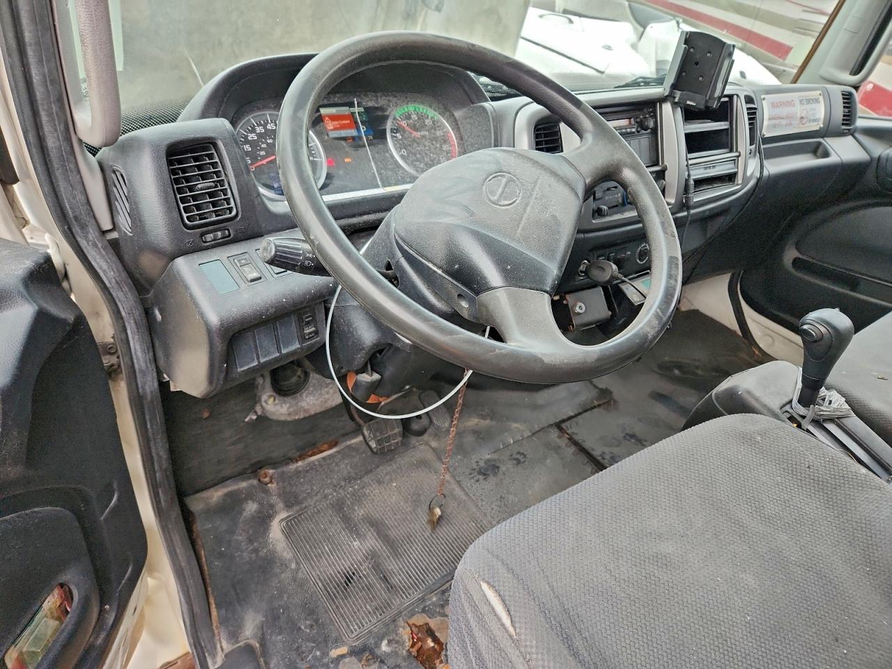 2011 HINO 258/268 photo 8