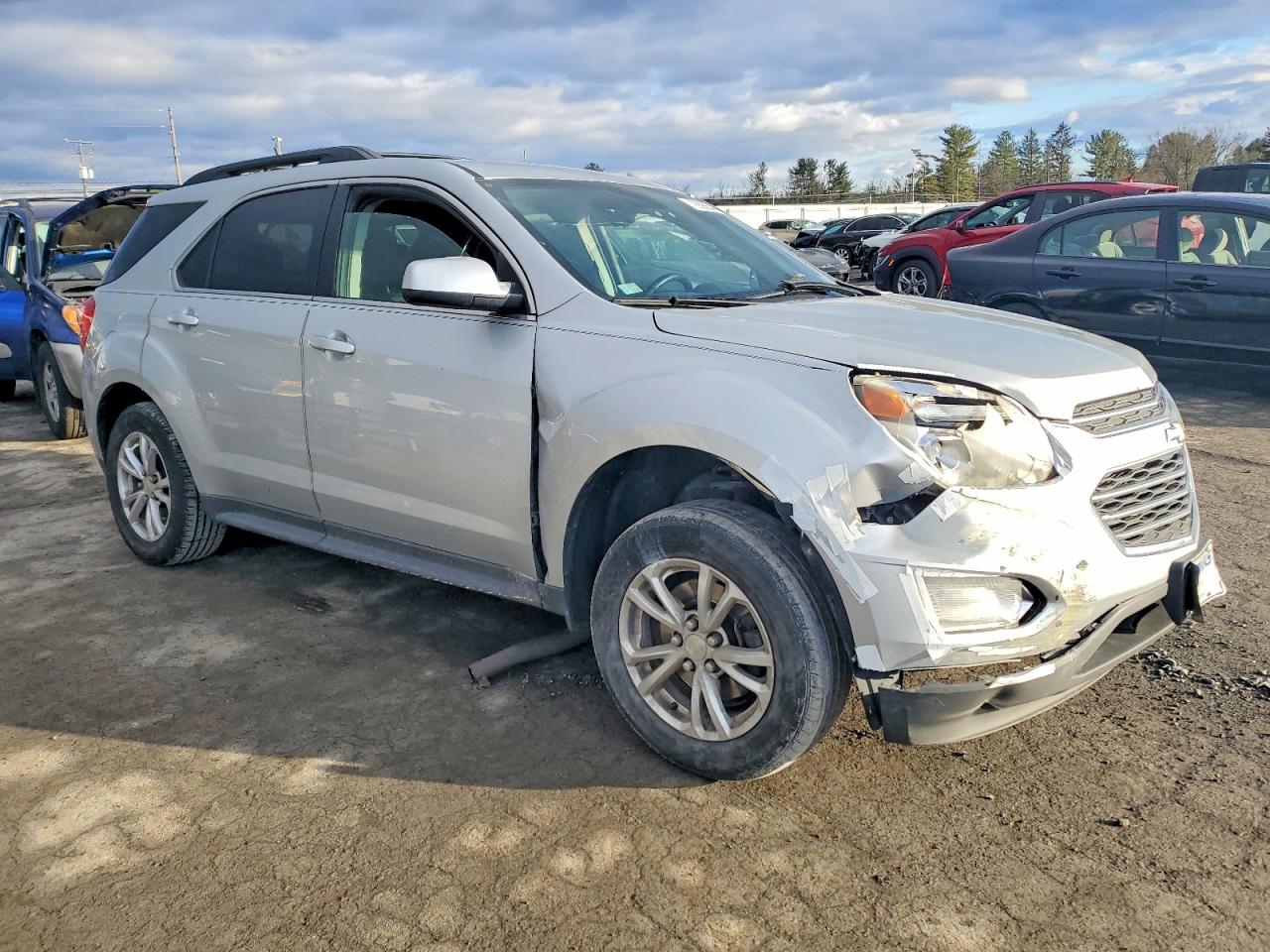 2017 CHEVROLET EQUINOX LT photo 4