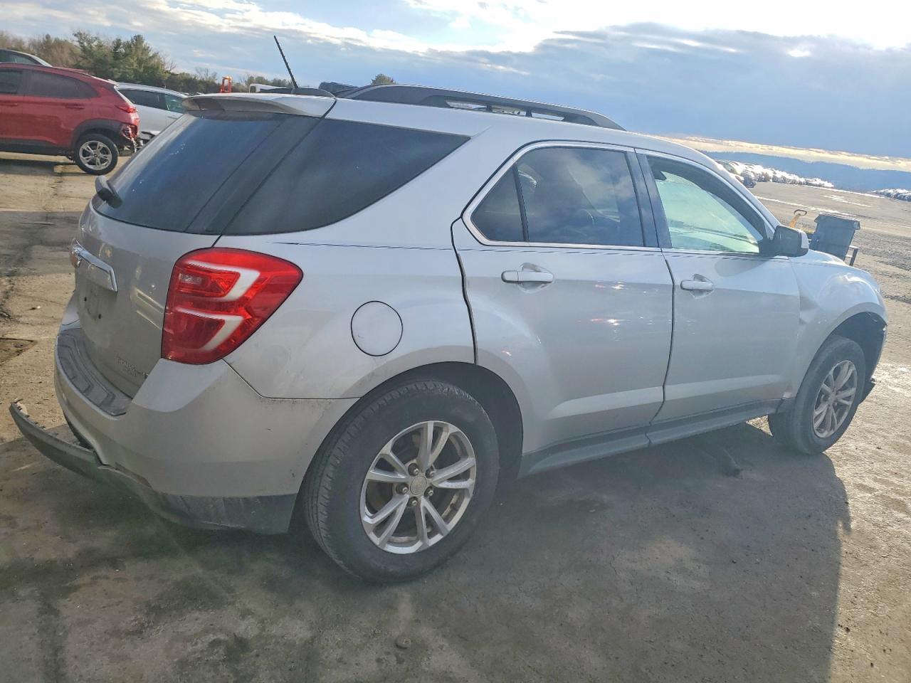 2017 CHEVROLET EQUINOX LT photo 3