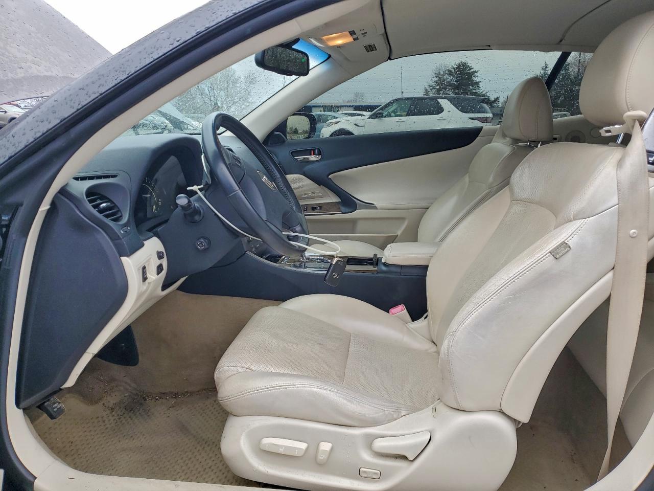 2010 LEXUS IS 250 photo 6