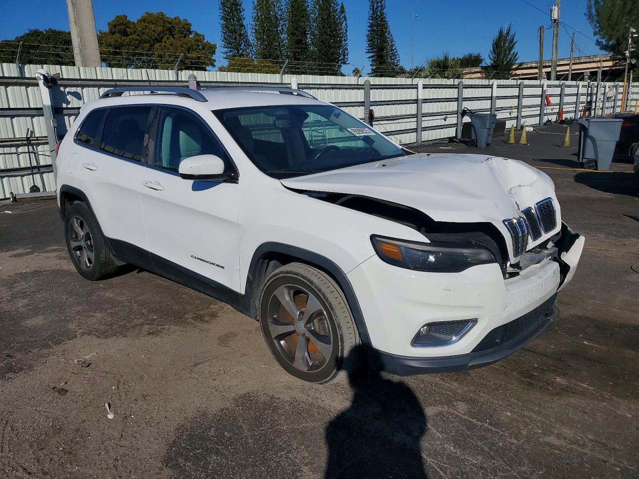 2019 JEEP CHEROKEE LIMITED photo 4