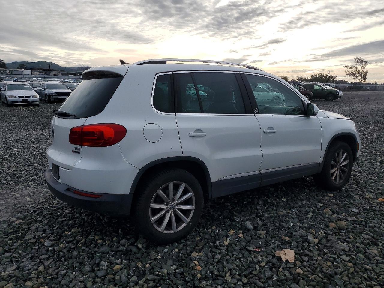 2017 VOLKSWAGEN TIGUAN WOLFSBURG photo 3