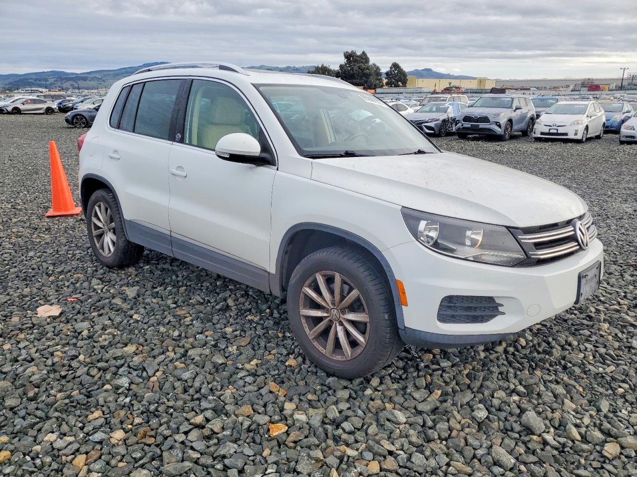 2017 VOLKSWAGEN TIGUAN WOLFSBURG photo 4