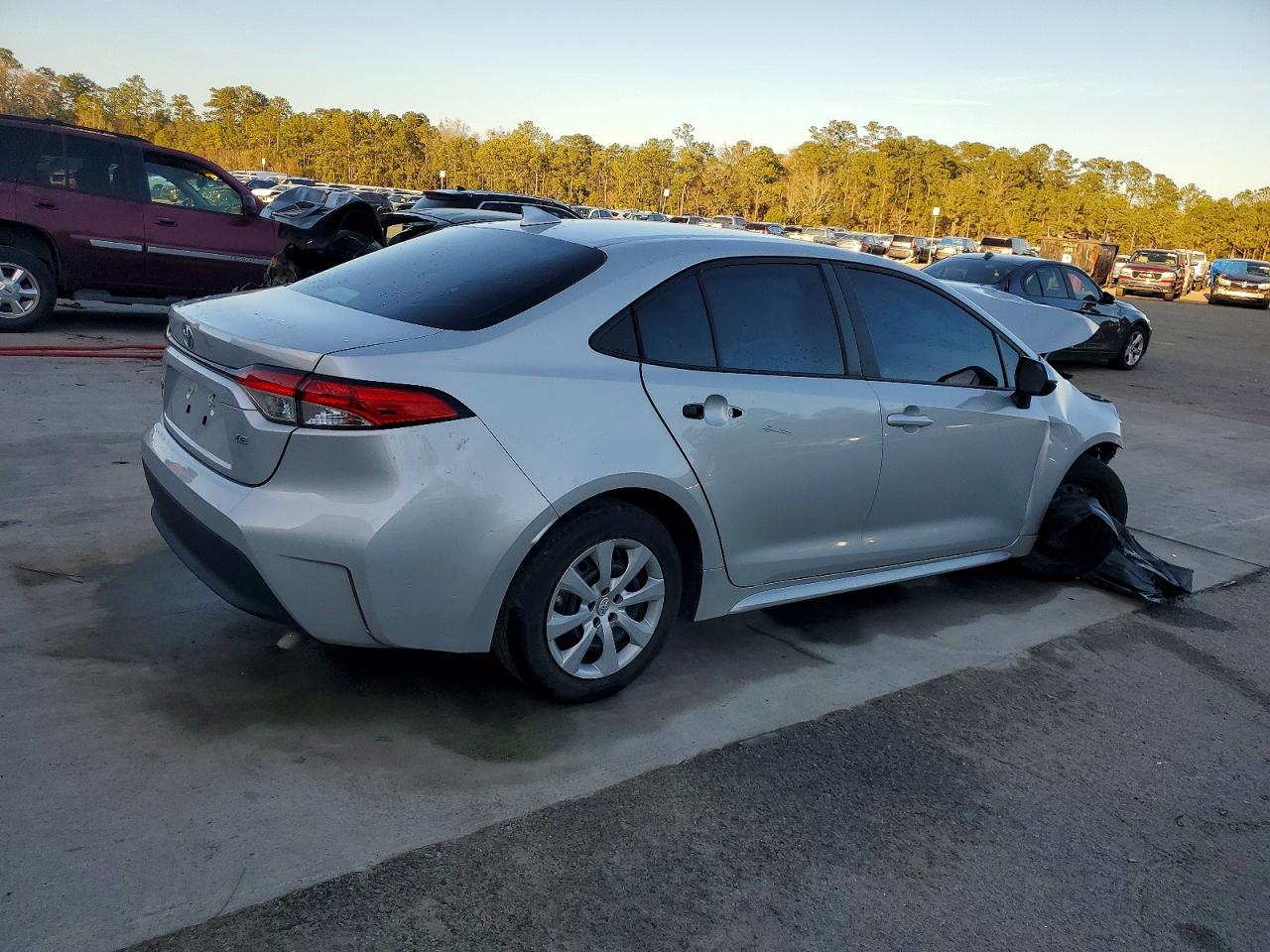 2023 TOYOTA COROLLA LE photo 3