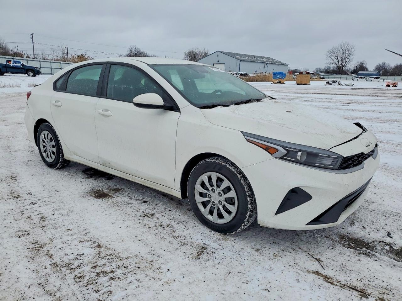 2024 KIA FORTE LX photo 4