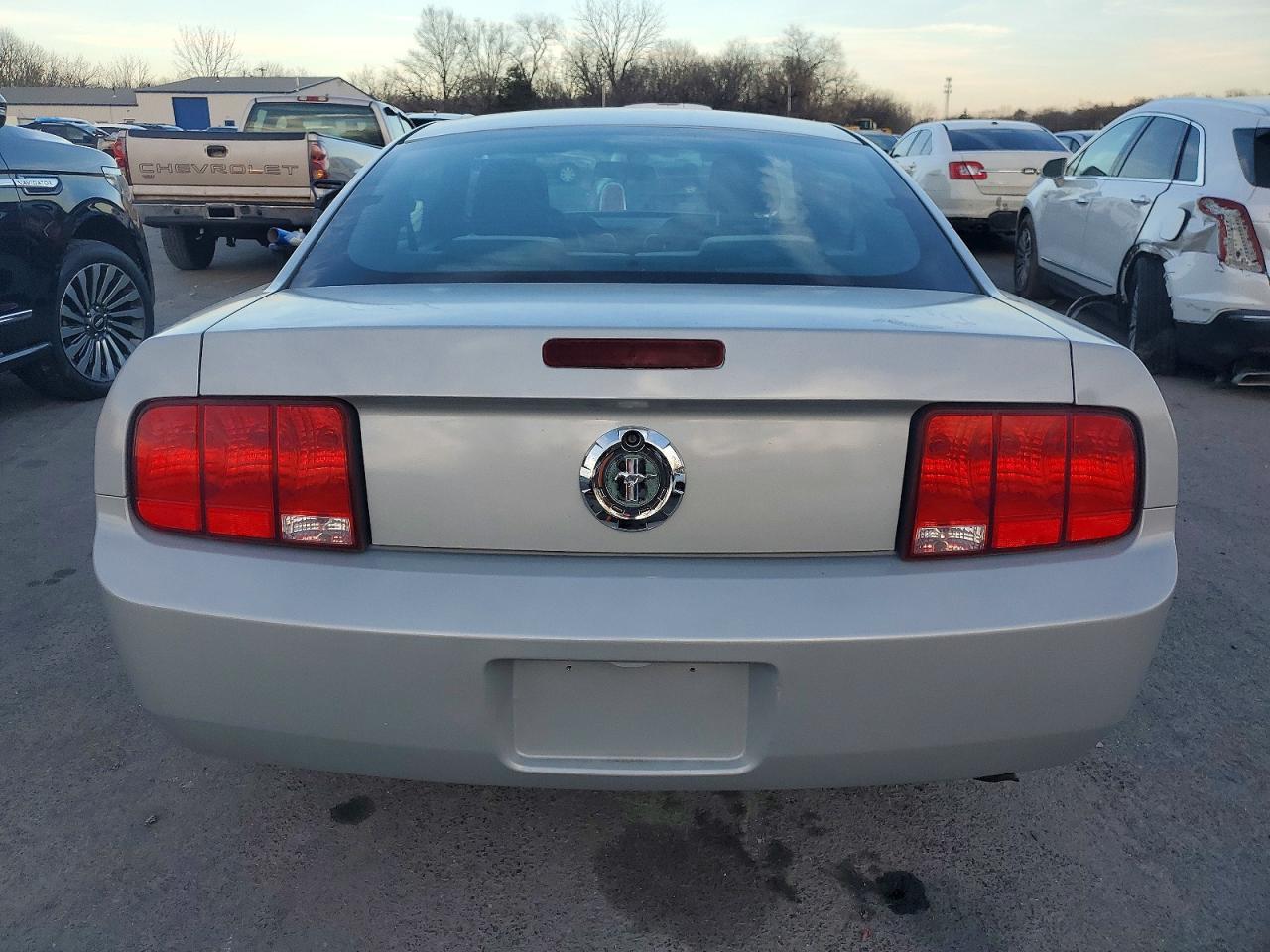 2005 FORD MUSTANG photo 6