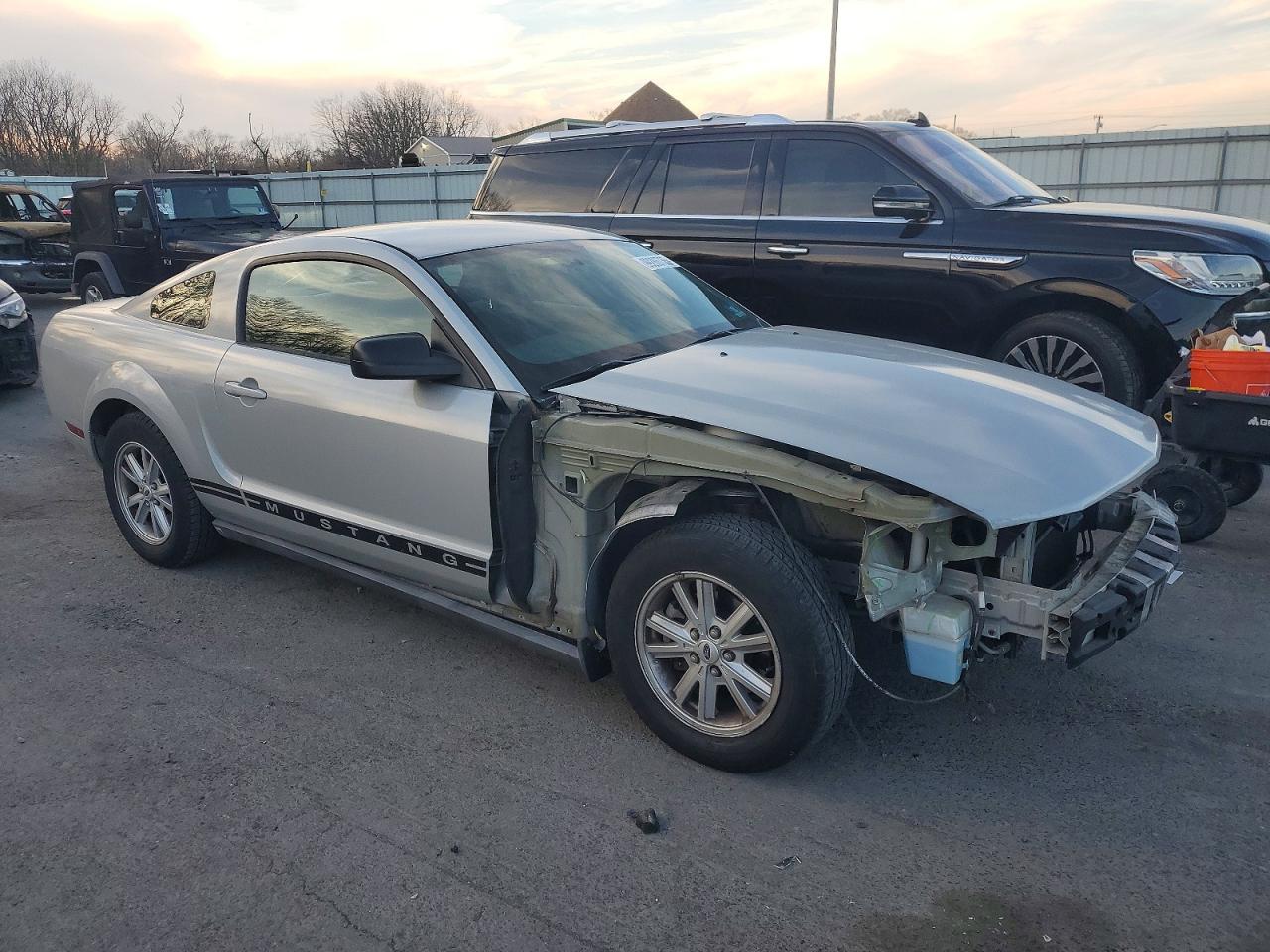 2005 FORD MUSTANG photo 4