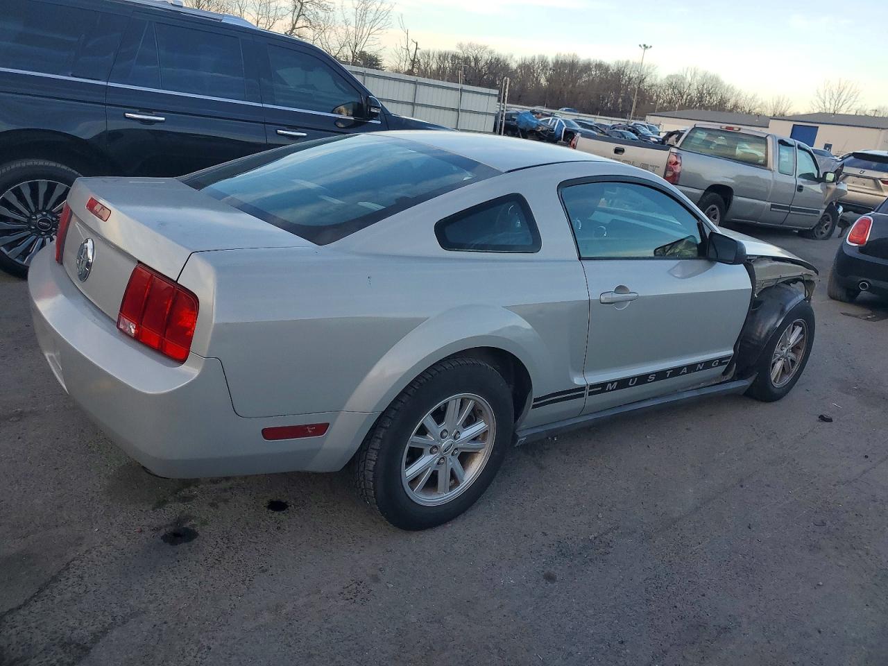 2005 FORD MUSTANG photo 3