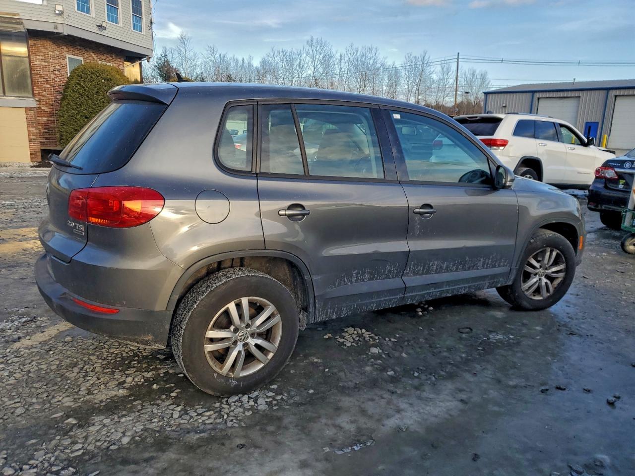 2013 VOLKSWAGEN TIGUAN S photo 3
