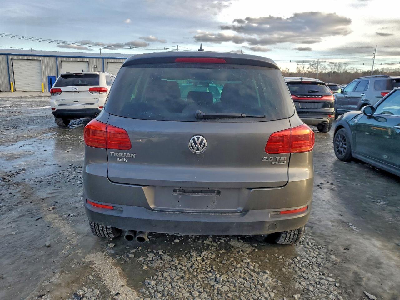 2013 VOLKSWAGEN TIGUAN S photo 6