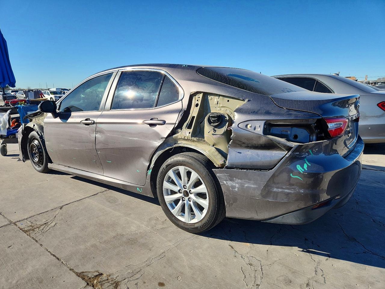 2018 TOYOTA CAMRY L photo 2