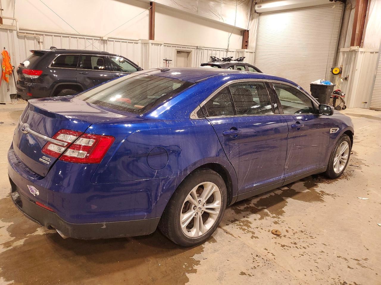 2015 FORD TAURUS SEL photo 3