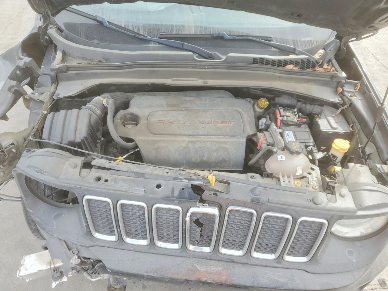 2019 JEEP RENEGADE LATITUDE photo 12