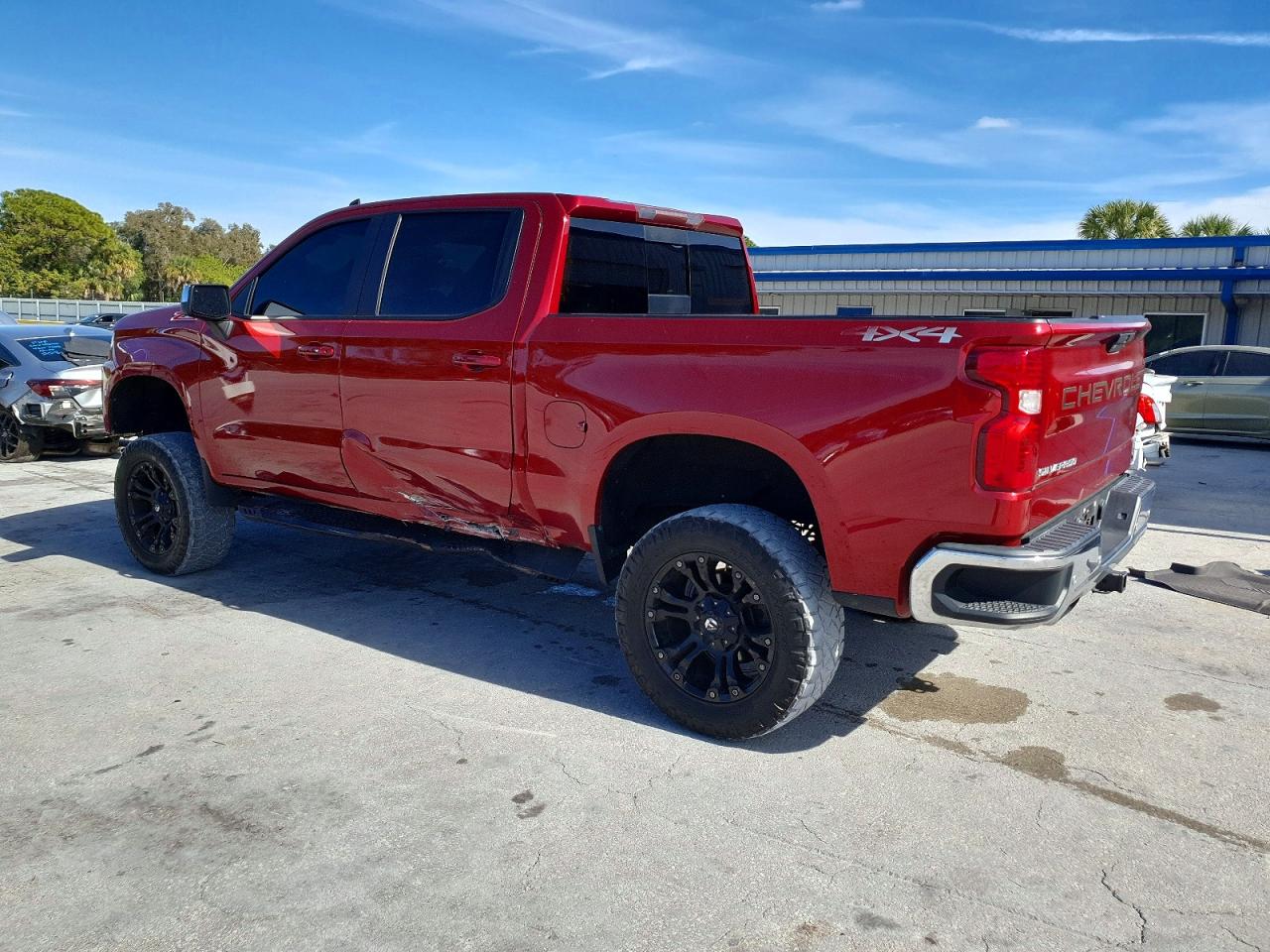 2020 CHEVROLET SILVERADO K1500 LT photo 2