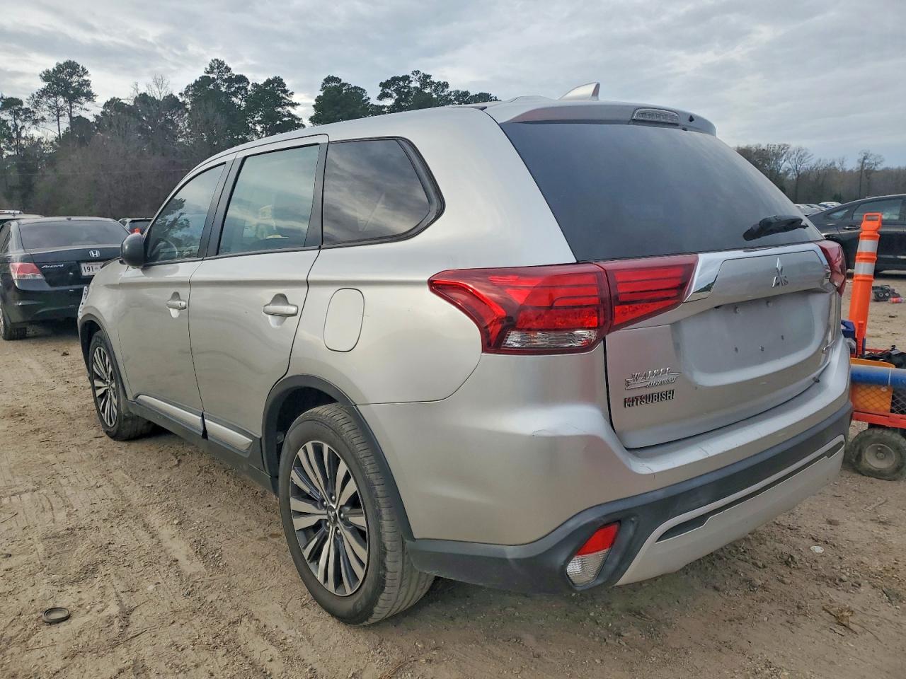 2019 MITSUBISHI OUTLANDER ES photo 2