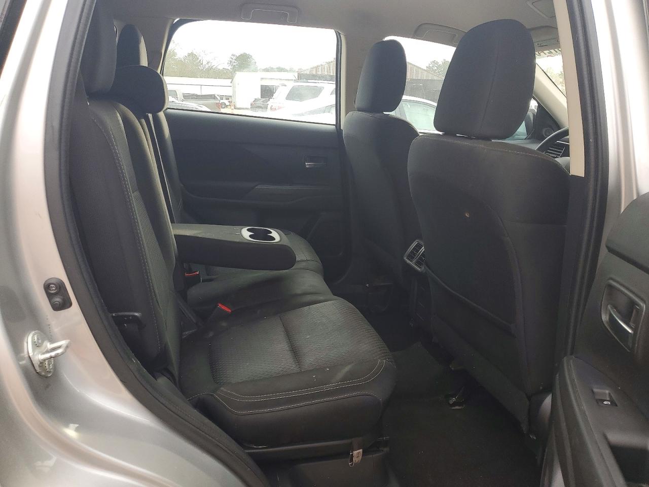 2019 MITSUBISHI OUTLANDER ES photo 11
