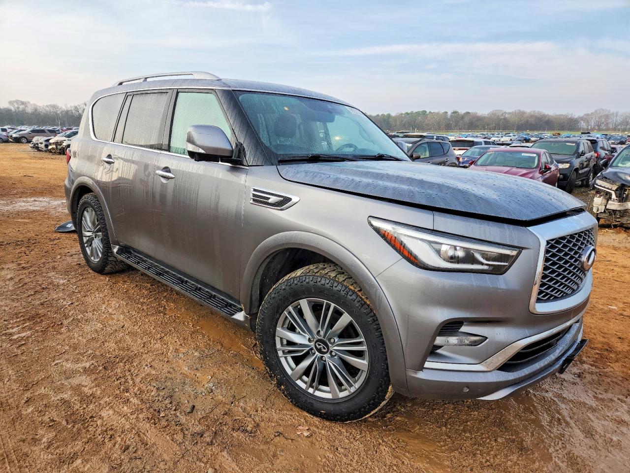 2021 INFINITI QX80 LUXE photo 4