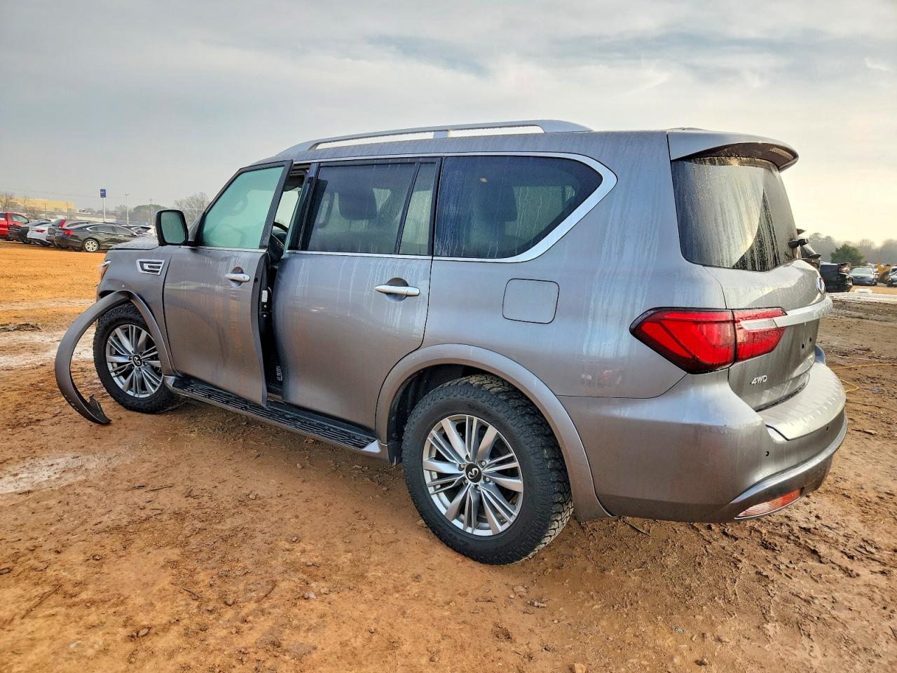 2021 INFINITI QX80 LUXE photo 2