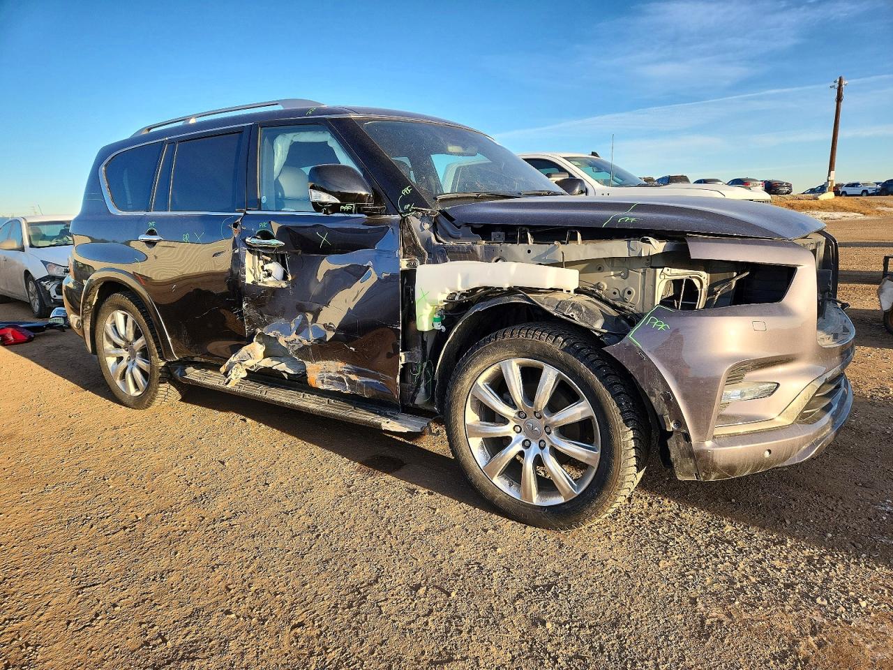 2022 INFINITI QX80 LUXE photo 4