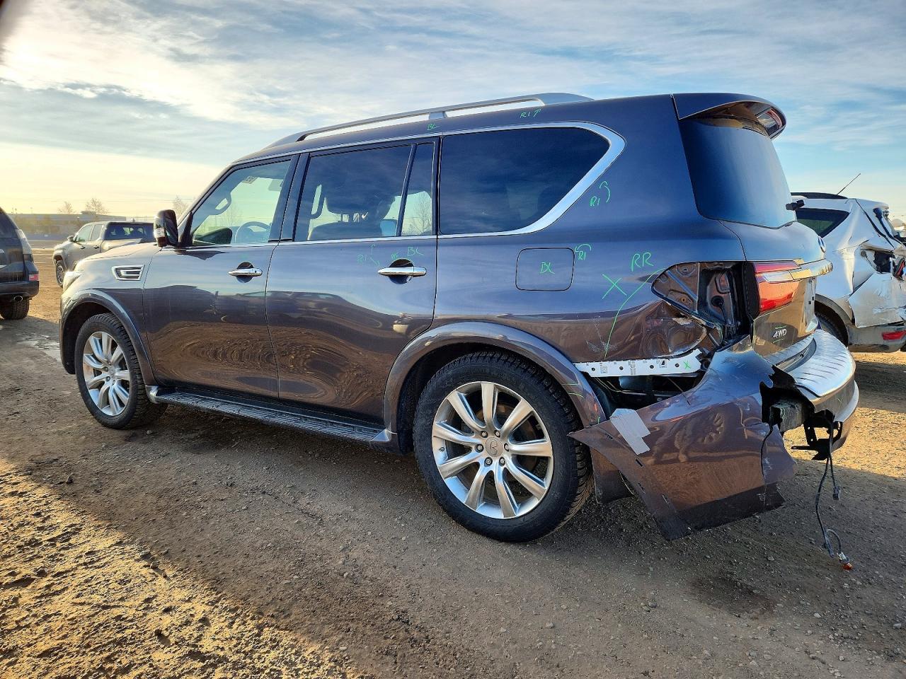 2022 INFINITI QX80 LUXE photo 2