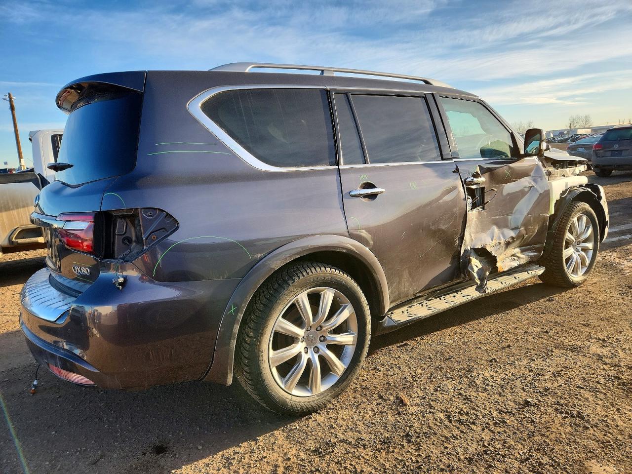 2022 INFINITI QX80 LUXE photo 3