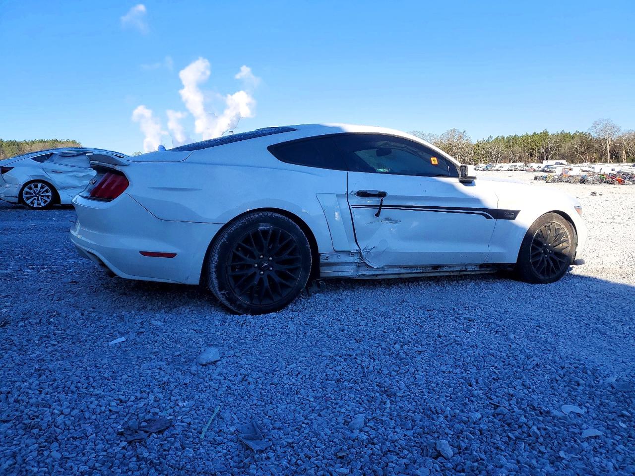 2017 FORD MUSTANG photo 3