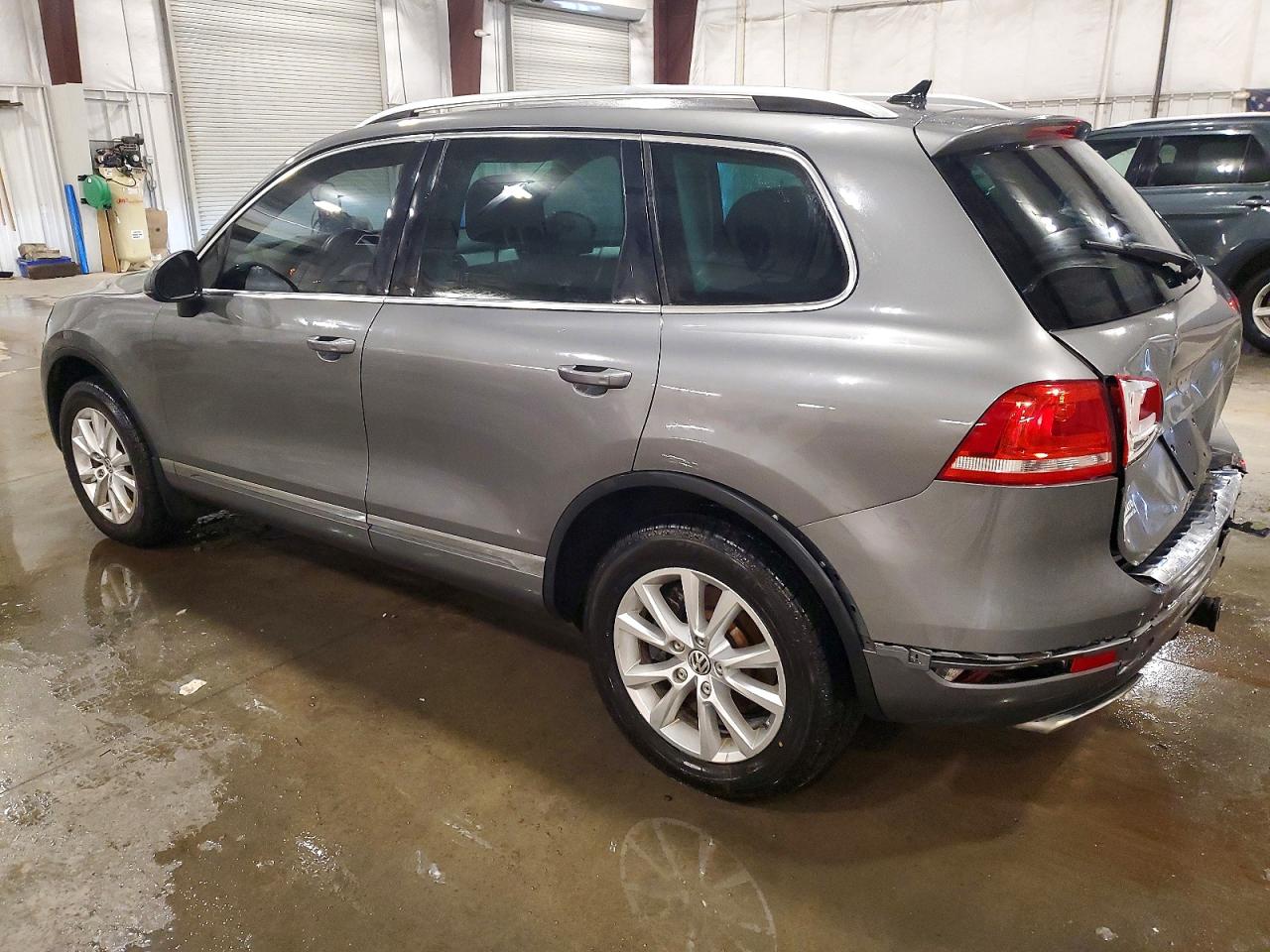 2014 VOLKSWAGEN TOUAREG V6 TDI photo 2