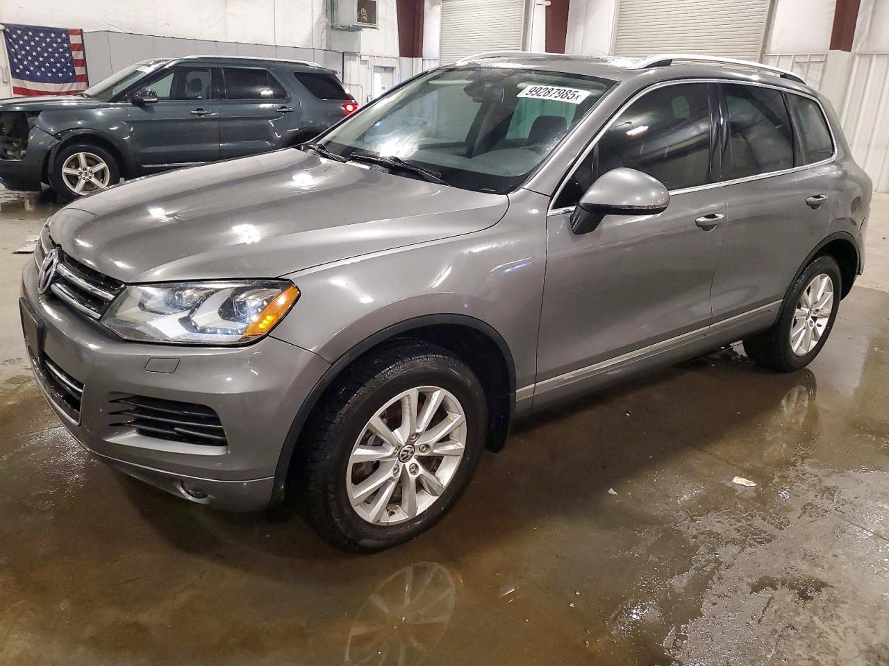 2014 VOLKSWAGEN TOUAREG