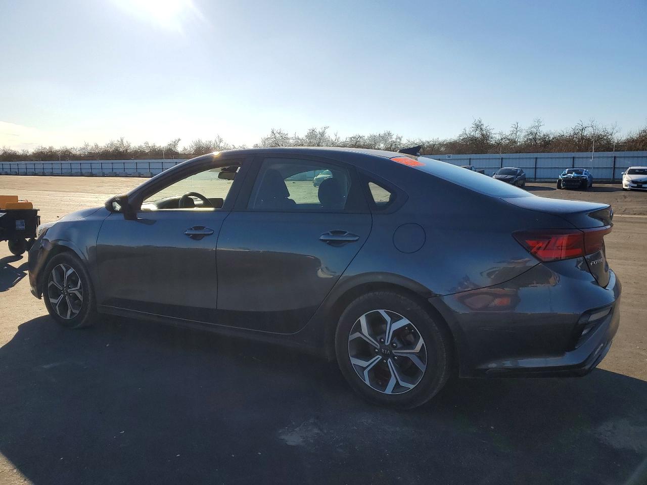 2021 KIA FORTE FE photo 2