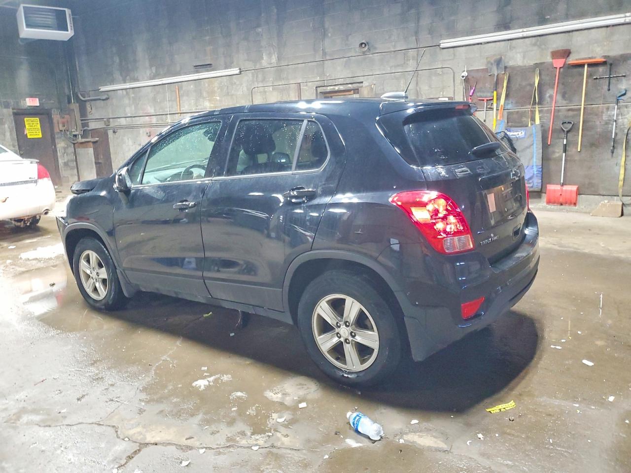 2019 CHEVROLET TRAX LS photo 2