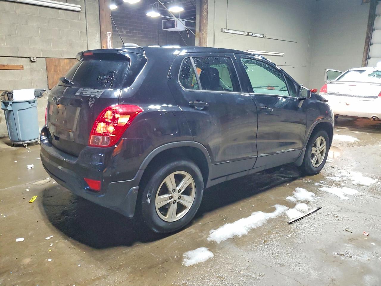2019 CHEVROLET TRAX LS photo 3