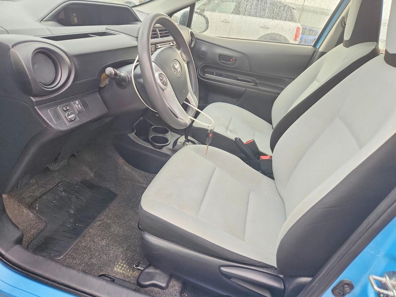 2016 TOYOTA PRIUS C photo 7