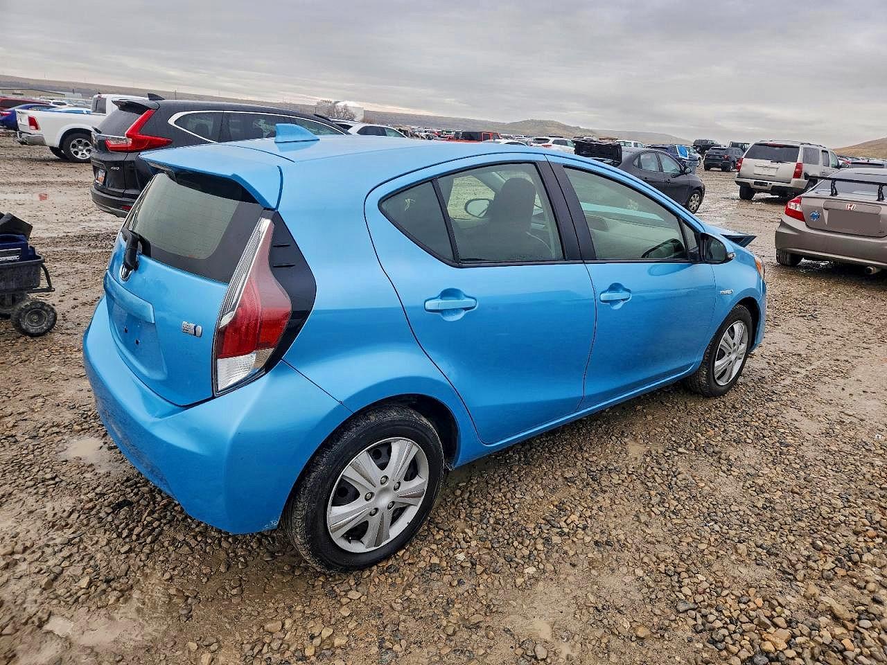 2016 TOYOTA PRIUS C photo 3