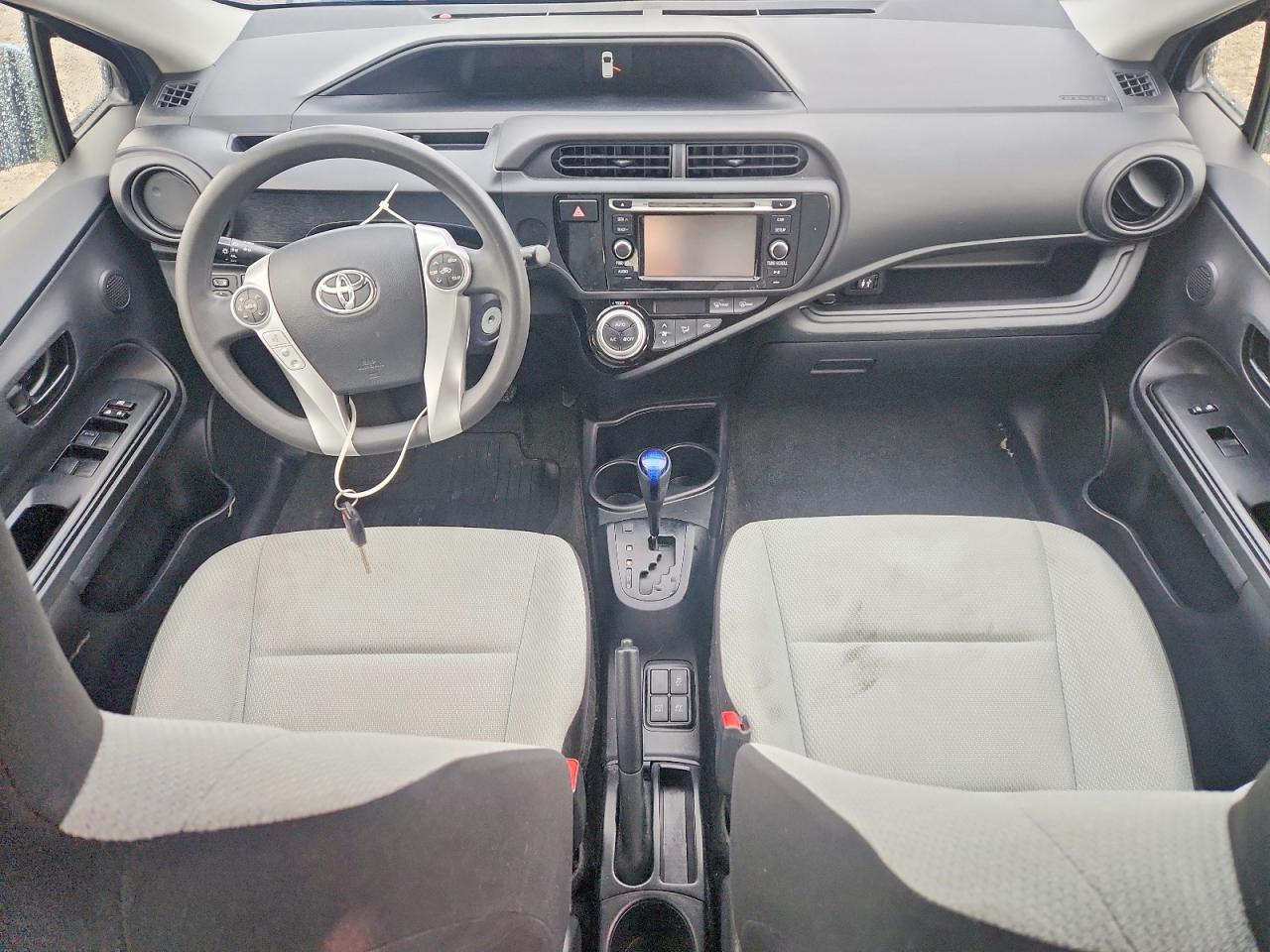 2016 TOYOTA PRIUS C photo 8