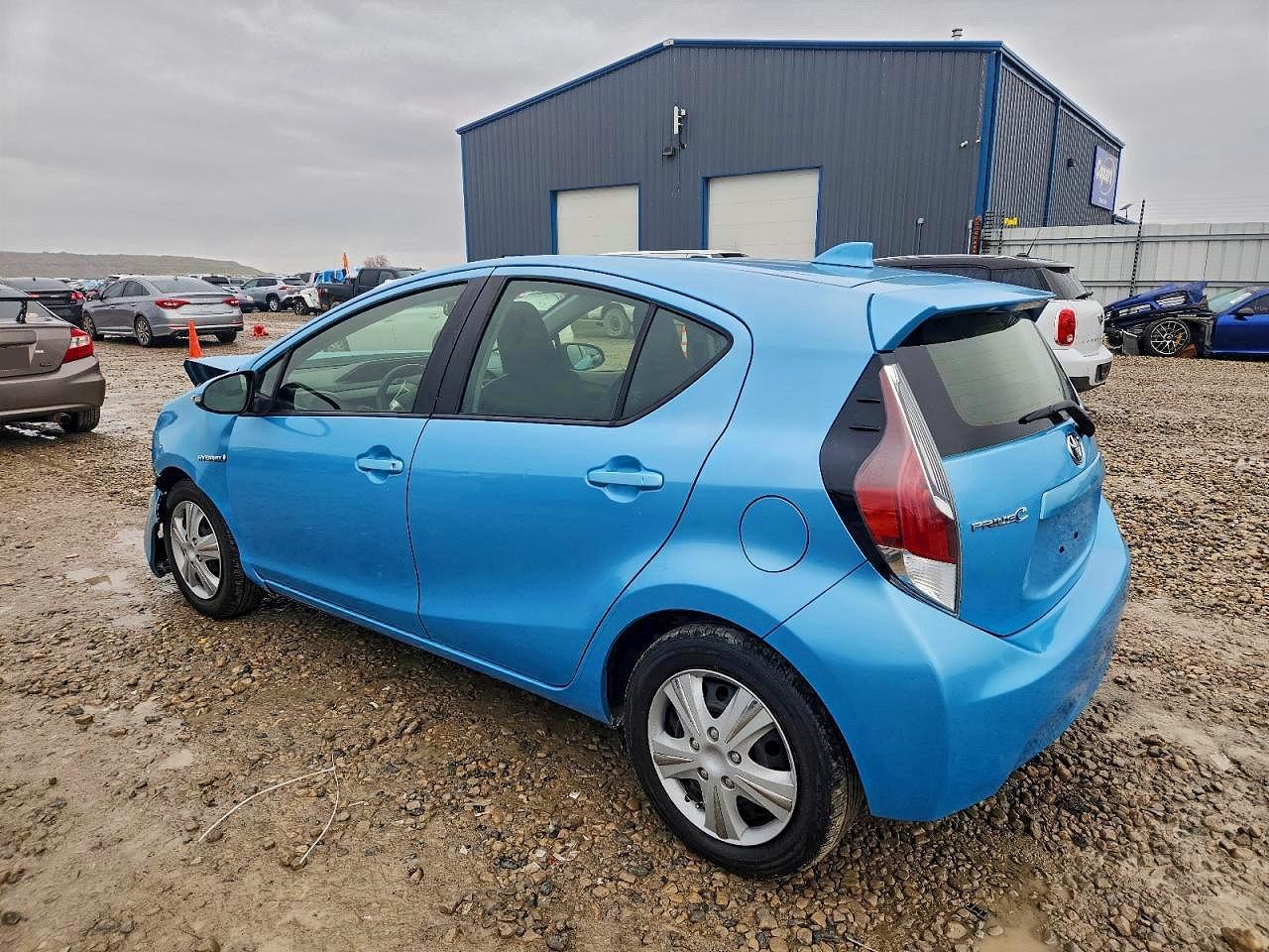2016 TOYOTA PRIUS C photo 2