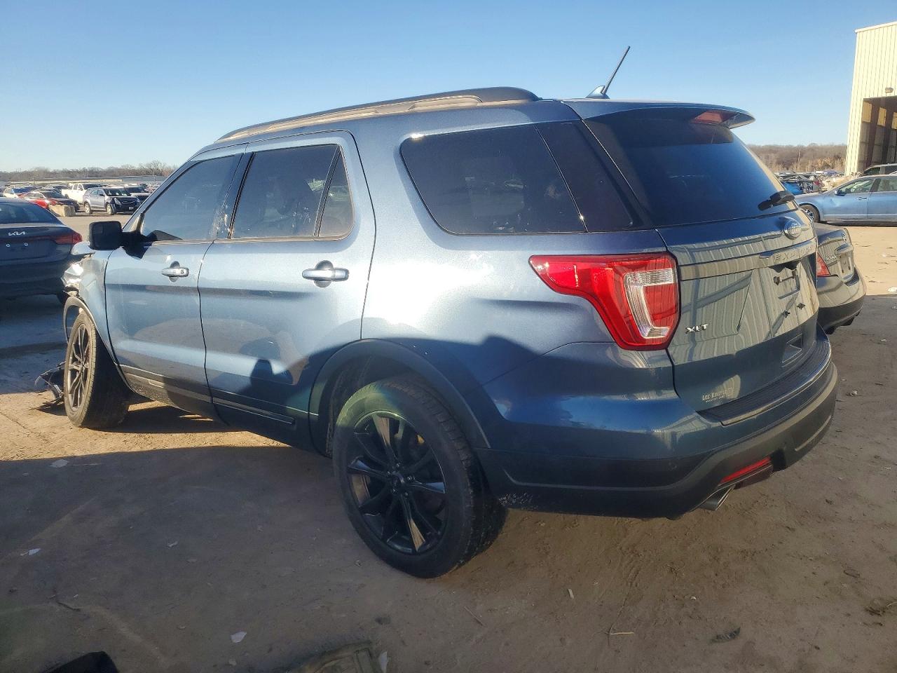 2018 FORD EXPLORER XLT photo 2