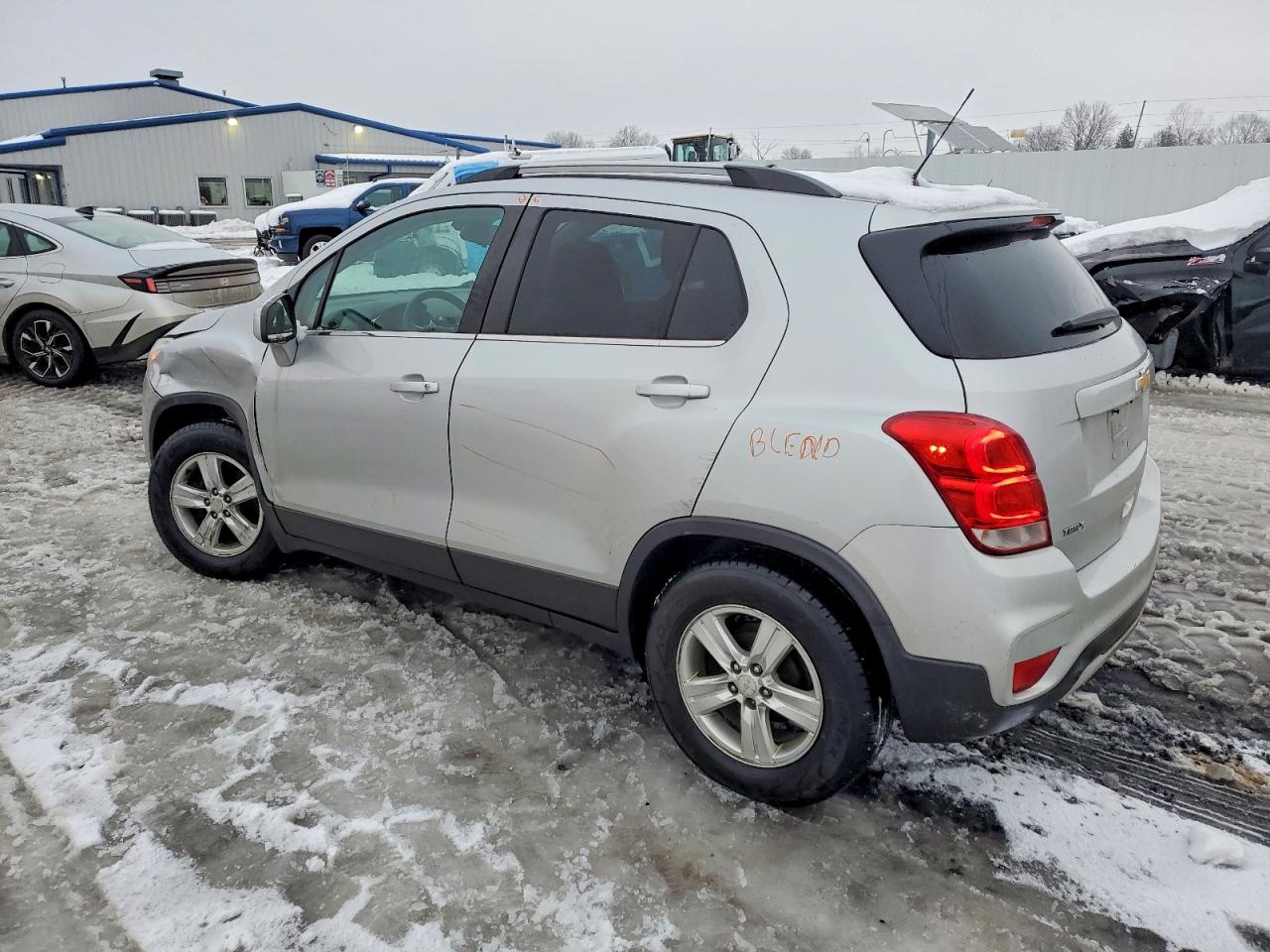 2017 CHEVROLET TRAX 1LT photo 2