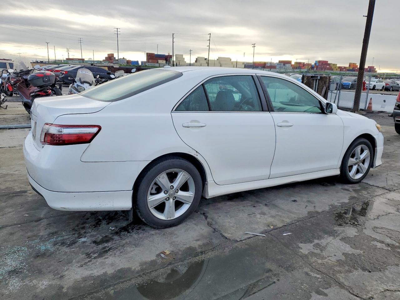 2011 TOYOTA CAMRY BASE photo 3